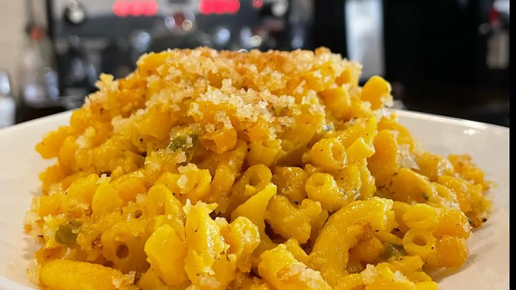 a plate of Mac and cheese topped with bread crumbs
