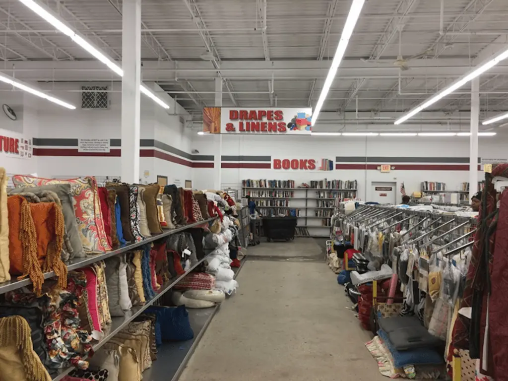 Best Thrift Shops in Tampa Bay