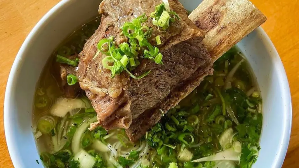 a bowl of pho with ribeye 