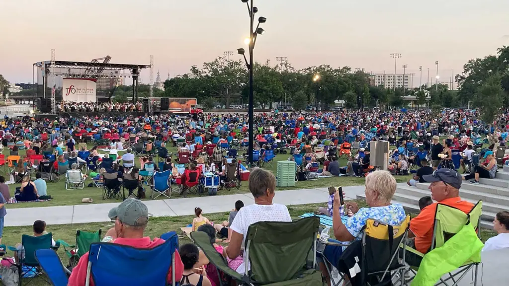 hundreds gather for a free outdoor pops in the park concert at sunset