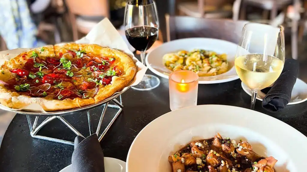 a pizza and cocktails on a table 