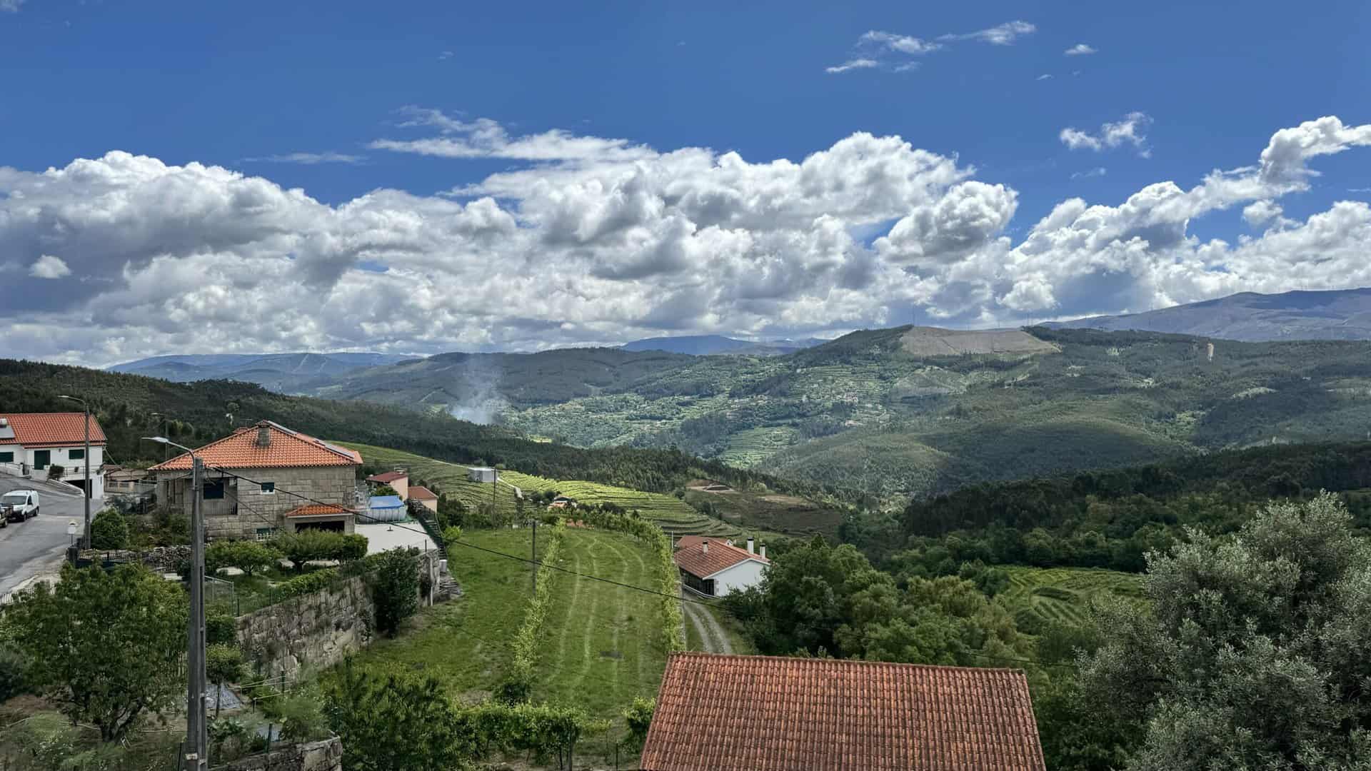 A view of the mountains and village from Casas Coração