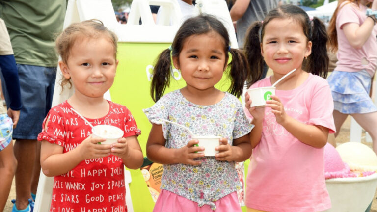 Kids eating ice cream